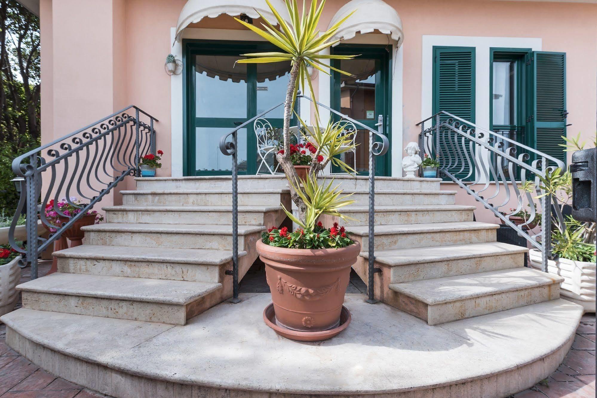Hotel La Villetta Fiumicino Exterior photo