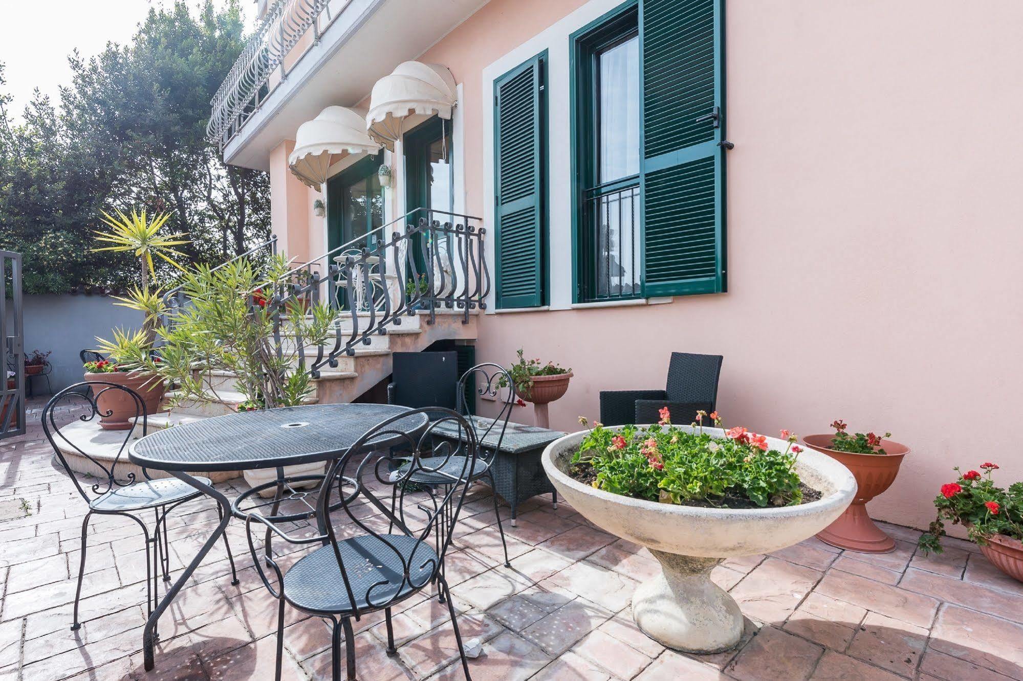Hotel La Villetta Fiumicino Exterior photo